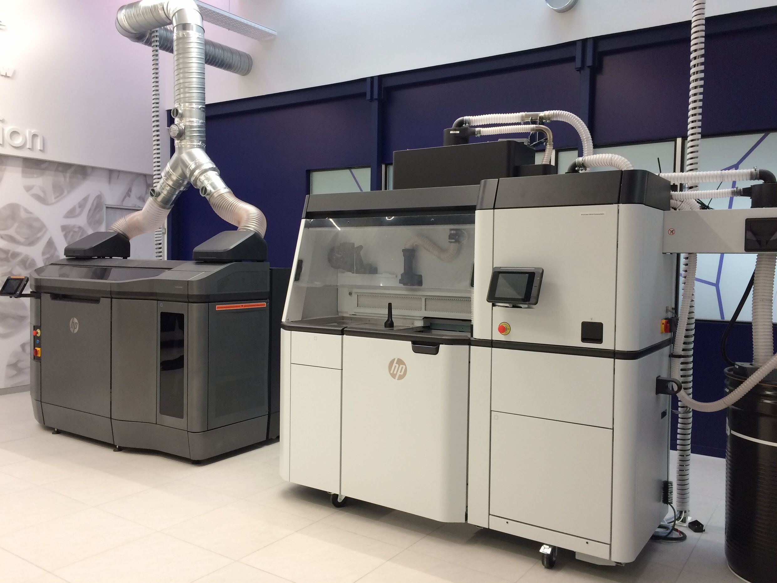 HP 3D printers (powder bed fusion technology) at the Cerdato